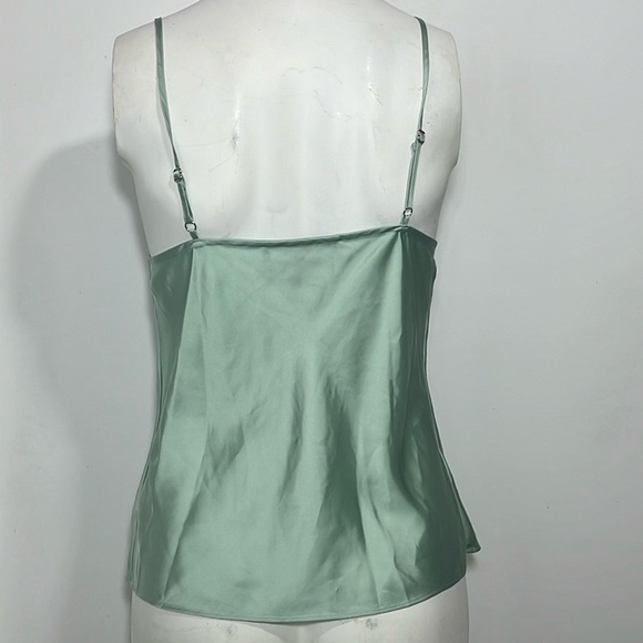 BCBGMAXAZRIA GREEN TOP SIZE S - Picture 5 of 6